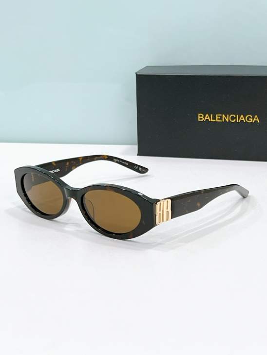 Picture of Balenciaga Sunglasses _SKUfw79164455fw